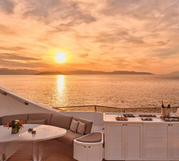 Exterior Relaxation Area With Dining