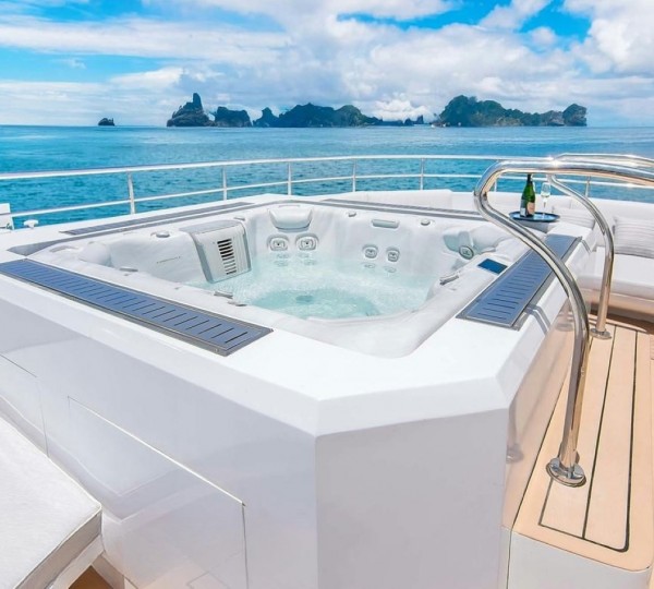 Exterior Sunbathing Area