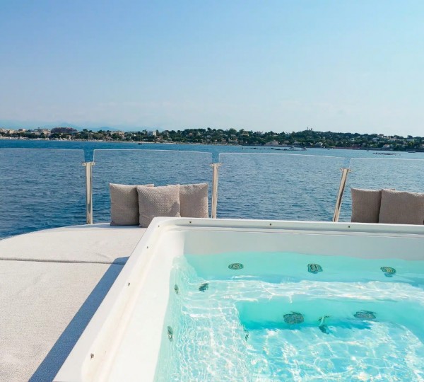 Exterior Bathtub With Sea Views