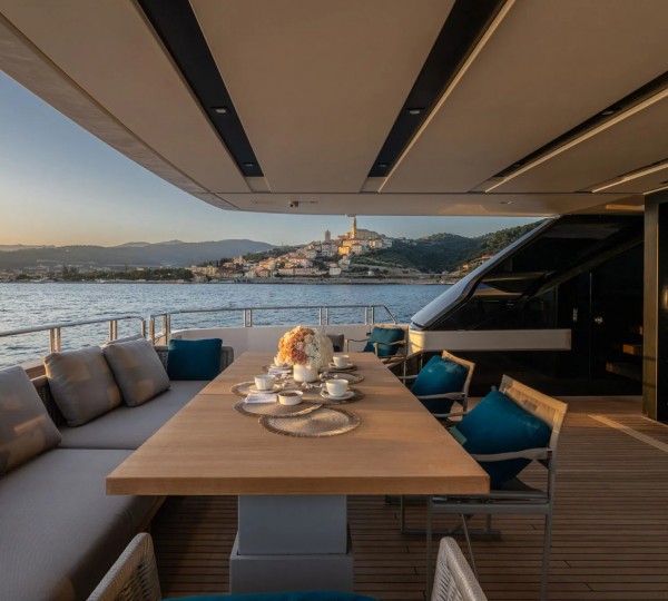 Main Deck Aft Dining