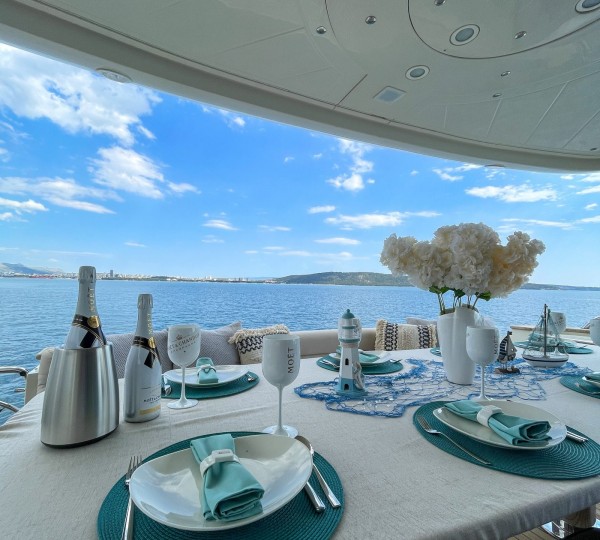 Al Fresco Dining Set Up