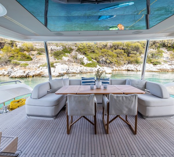 Main Deck Dining And Seating