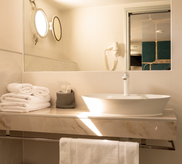 Guest Cabin Bathroom