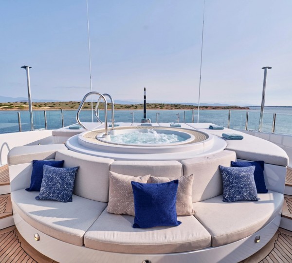 Exterior Sunbathing Area