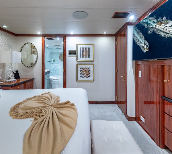 Double Cabin With Tv