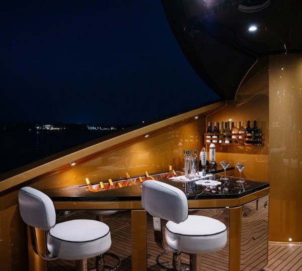 Main Deck Bar