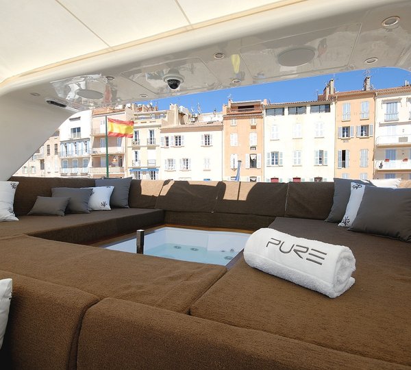 Jacuzzi With Sunpads