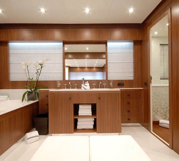 Spacious Bathroom