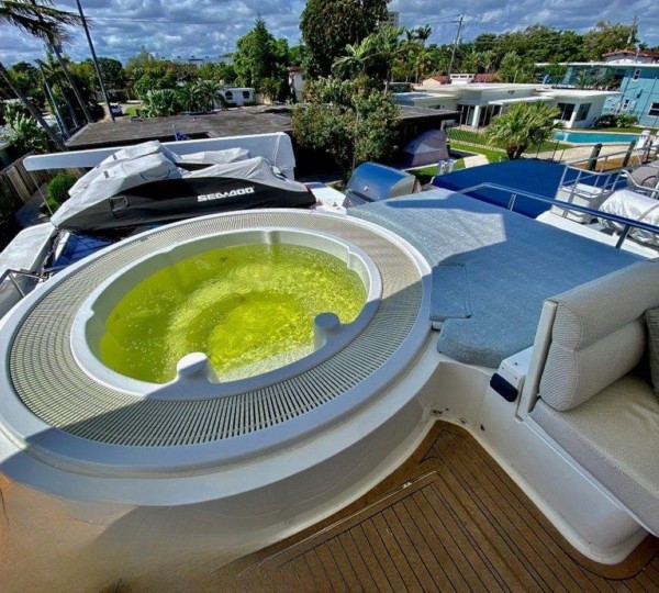 Exterior Sunbathing Area