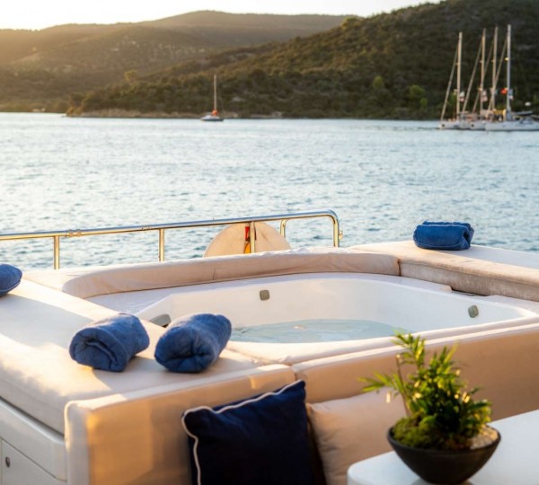 Exterior Sunbathing Area