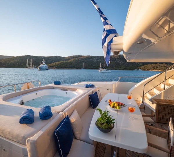 Exterior Sunbathing Area