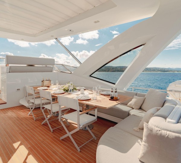 Exterior Relaxation Area With Dining