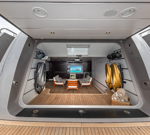 Beach Club With Toys