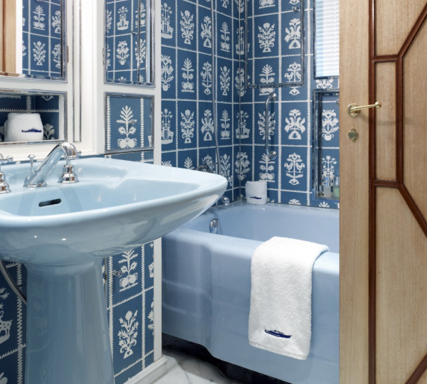 Washroom With Bathtub