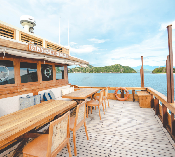 Opendeck Dining Area