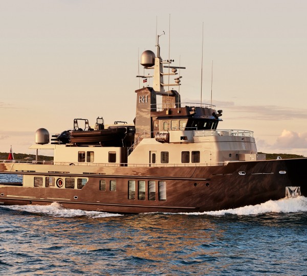 Motor yacht RH THREE