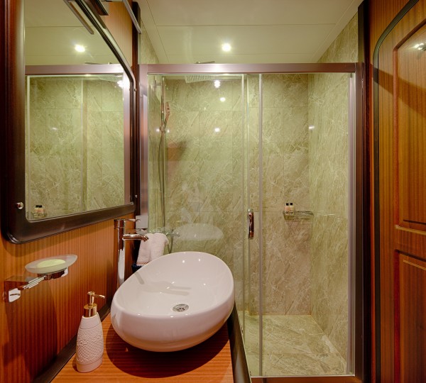 Guest Cabin Bathroom
