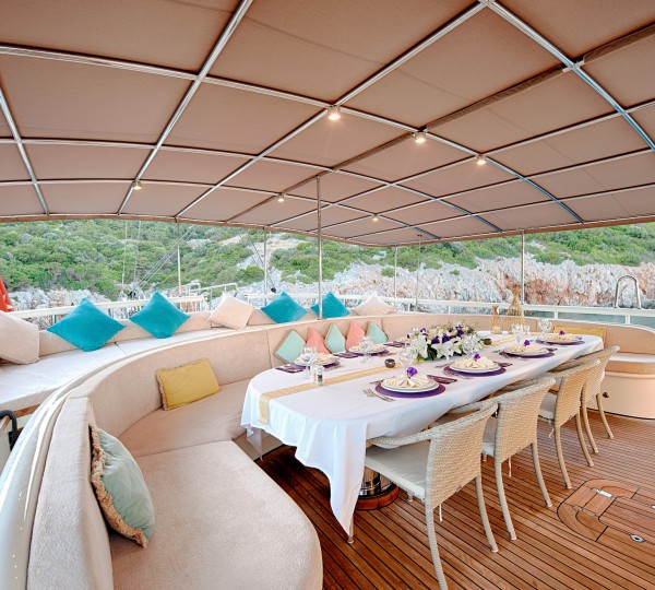 Alfresco Dining On Deck