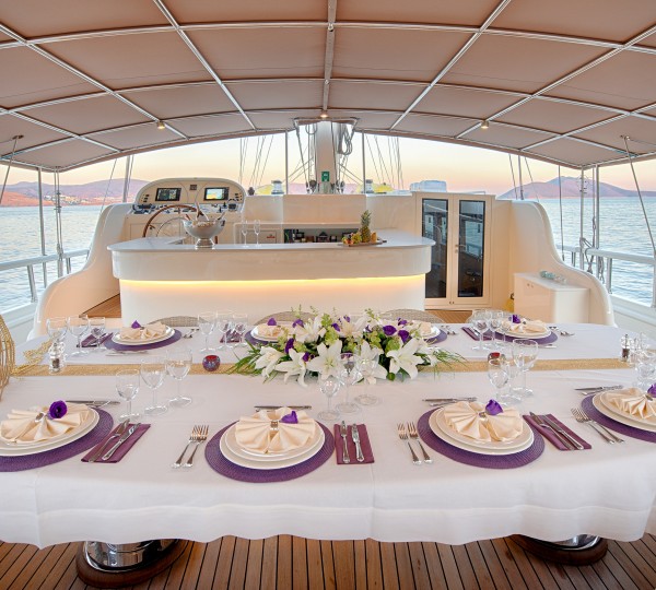 Alfresco Dining Set Up