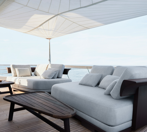 Opendeck Dining With Relaxation Area