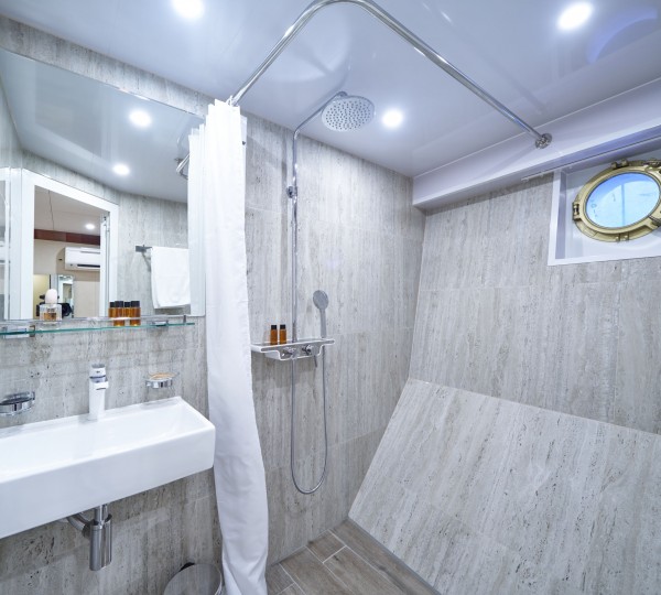 Twin Cabin 2 Ensuite