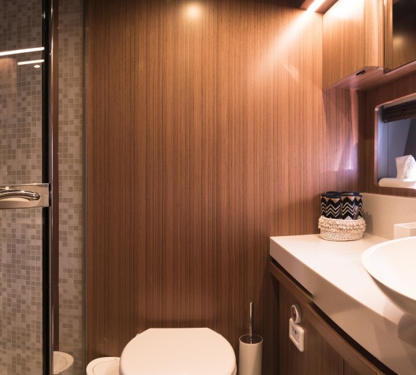 Double Cabin Ensuite Bathroom