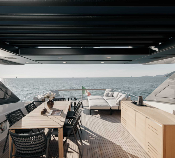 Opendeck Dining With Relaxation Area