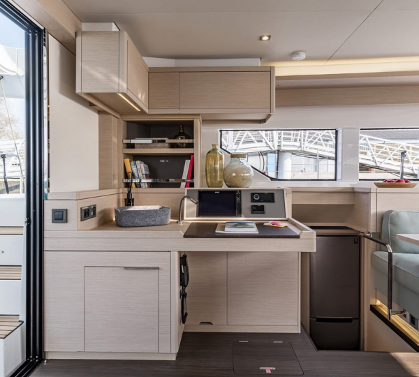 Interior Radio Station