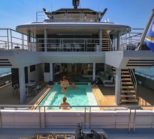 Exterior Sunbathing Area