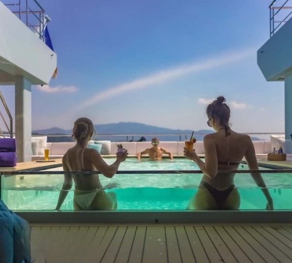 Exterior Sunbathing Area