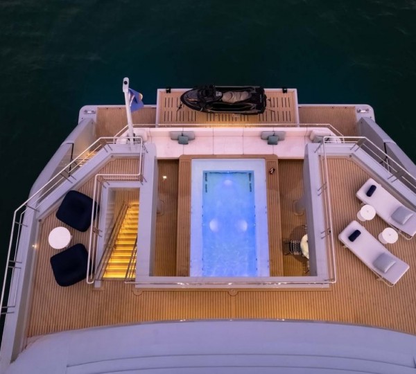 Exterior Sunbathing Area