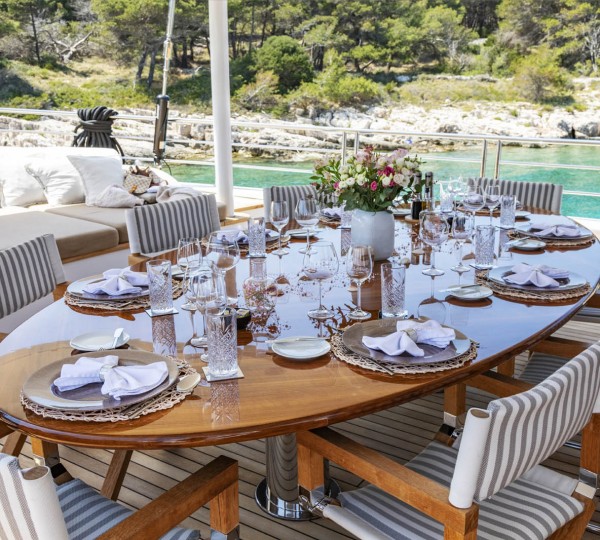 Al Fresco Dining Table © Jim Raycroft