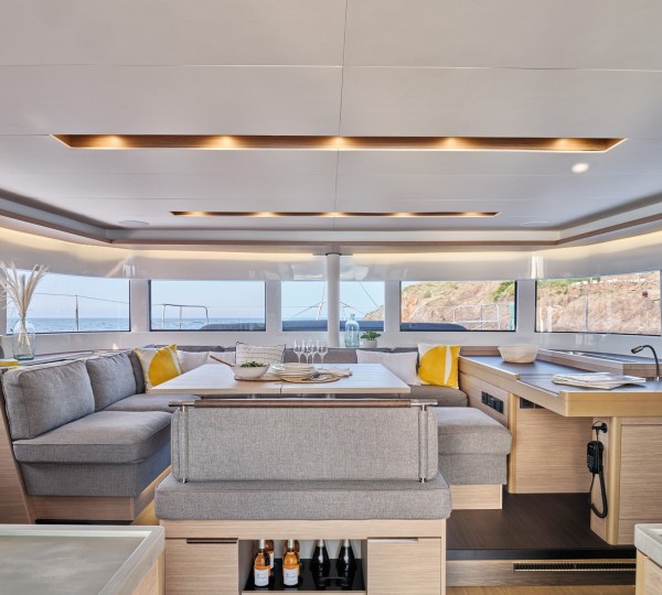 Main Salon (sistership)