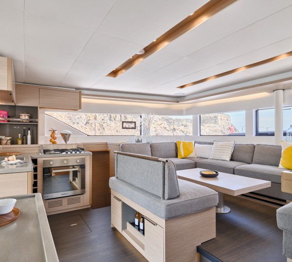 Main Salon (sistership)