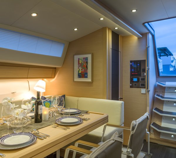 Yacht Amandine - Jeanneau 64 Salon