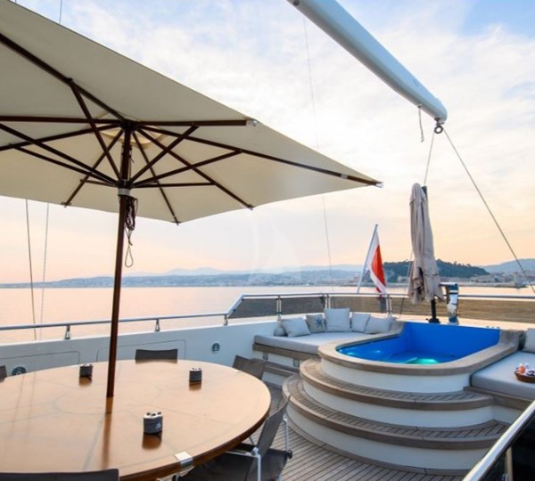 Jacuzzi And Relaxation Area