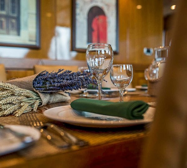 Dining Set Up Detail