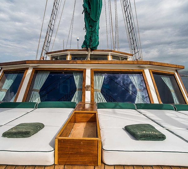 Sunbathing Area Forward