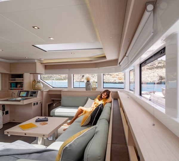 Main Salon (sistership)