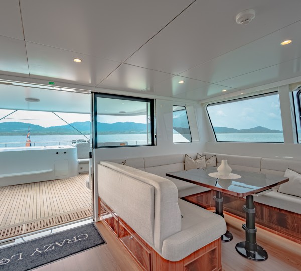 Flybridge Dining Area