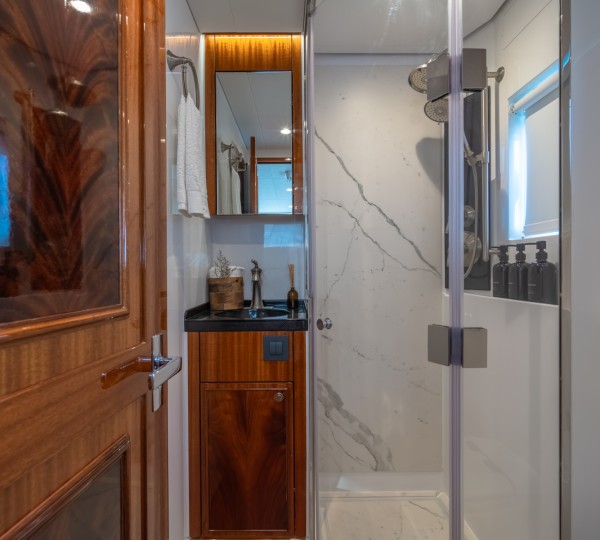 Double Guest Cabin Shower