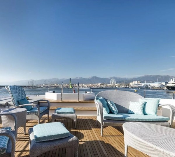 Sun Deck With Jacuzzi