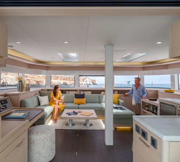 Main Salon (sistership)