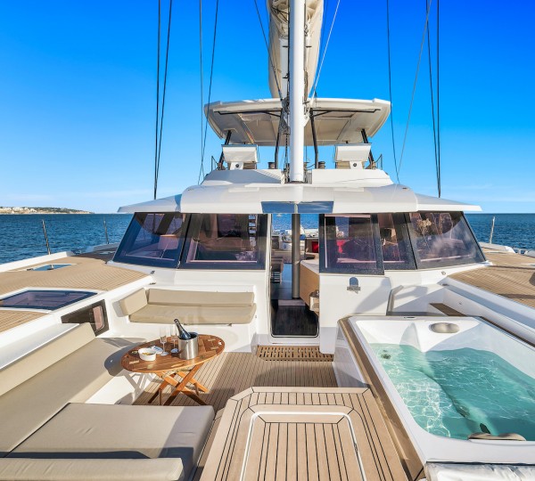 Foredeck With Jacuzzi