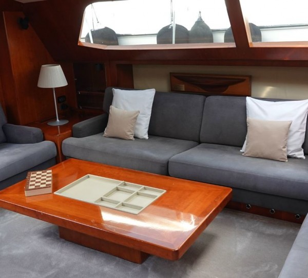 Main salon lounge