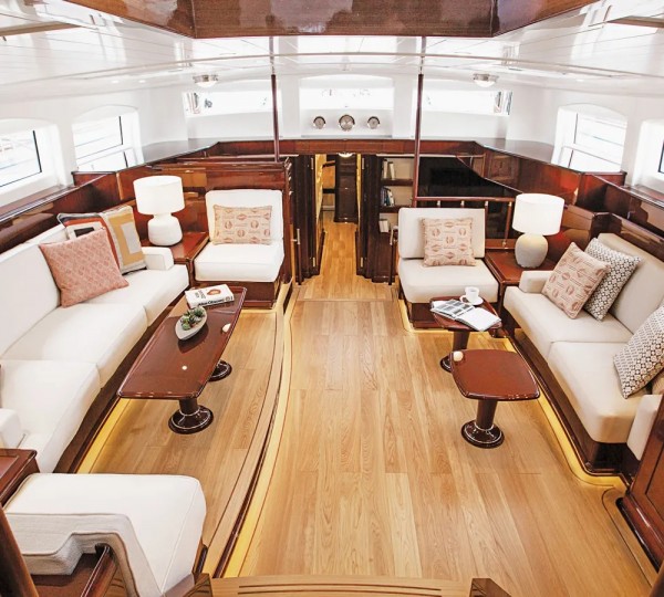 Light and airy main salon