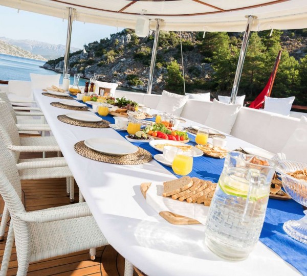 Alfresco Dining Set Up