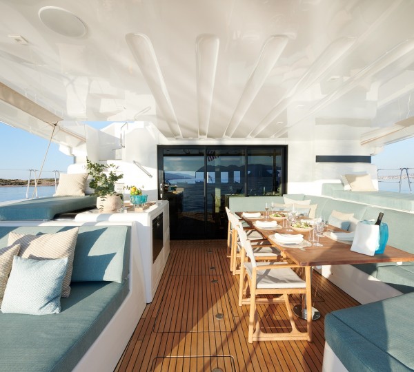 Main Deck Dining And Seating