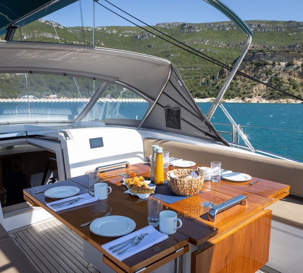 Alfresco Breakfast Set Up