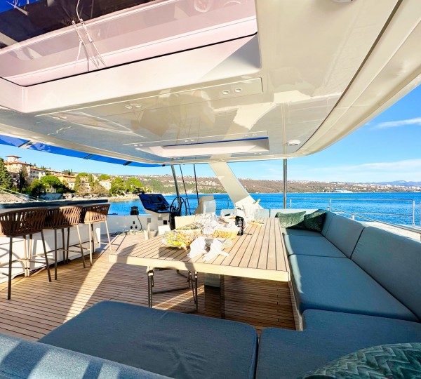 Flybridge Sun Deck